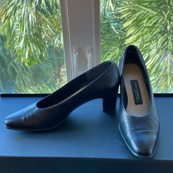 Easy Spirit Leather Heels - Picture 1 of 10
